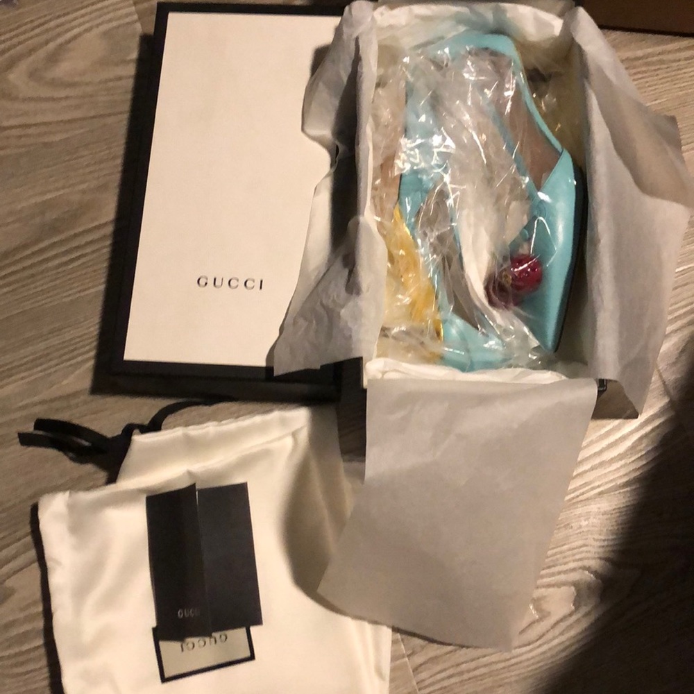 Gucci Leather Cherry Pump Brand New